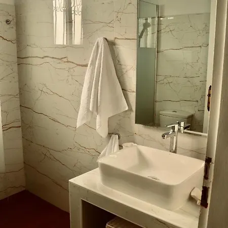 Aura House - Serene And Breezy Under Pines *